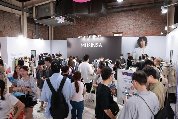 A Musinsa pop-up in Taiwan during the K-Tourism Road Show in Taiwan, jointly hosted by the Korean Ministry of Culture, Sports and Tourism and the Korea Tourism Organization, bustles with visitors in this 2024 photo. Courtesy of Musinsa 