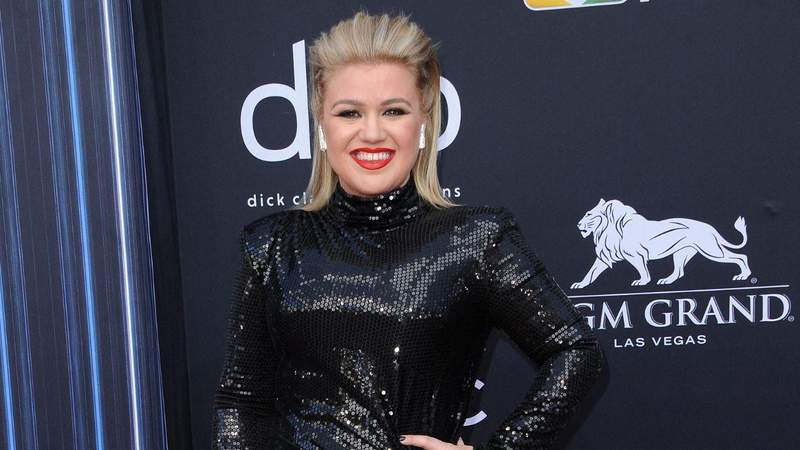 Kelly Clarkson thanked everyone who joined her on her show all these years.MEGA