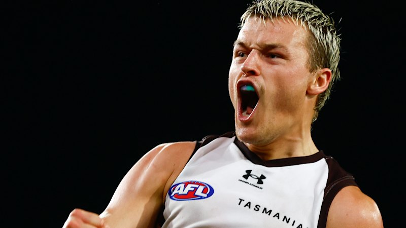 AFL teams and expert tips: Dockers, Hawks name their sides for qualifying final