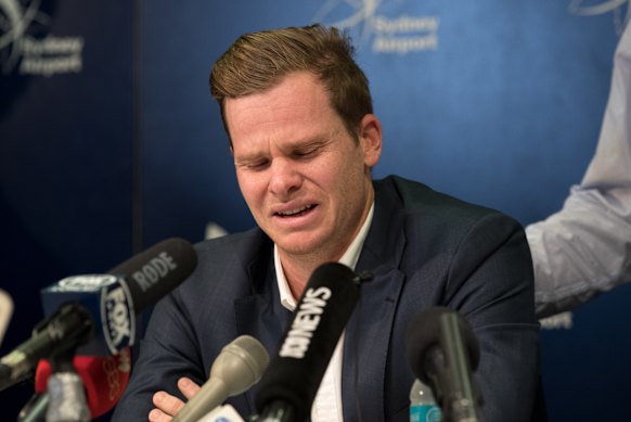 Steve Smith addresses the media at Sydney Airport after arriving back from the sandpaper scandal in South Africa in 2018. 
