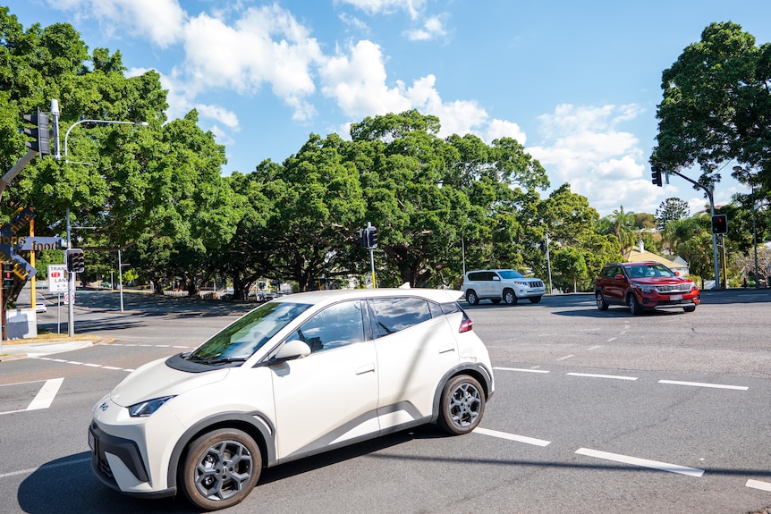 A car turning right at an interesection at Brisbane's Kelvin Grove Road.