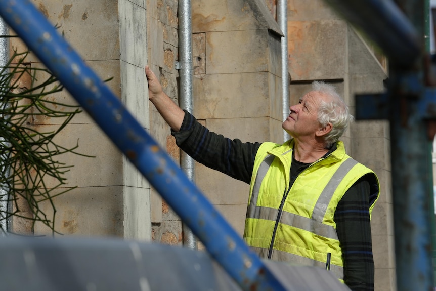 Stonemasons - Duncan Moon wall