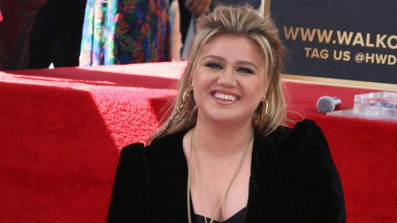 Kelly Clarkson invited her two kids, daughter River and son Remington, to the last episode of her show.MEGA