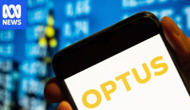 Victoria Police conduct dozens of welfare checks following Optus outage