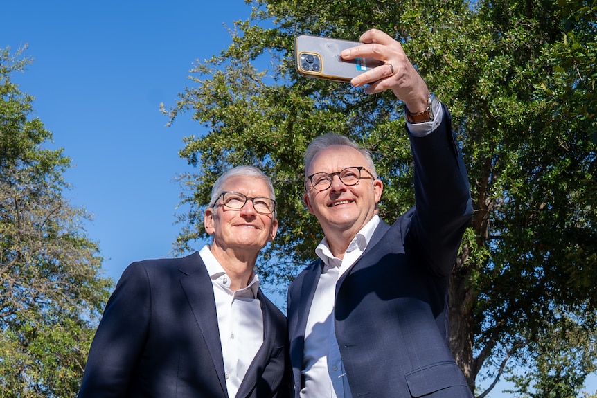 Tim Cook and Anthony Albanese take a selfie.