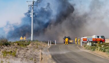 Watch and Act bushfire at Seven Mile Beach moves towards Sandy Point