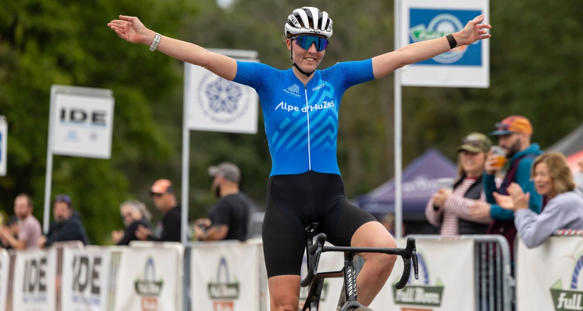 Rochester Cyclocross Day 1: Manon Bakker and Miles Mattern kick off 2026 US Cyclocross Series with wins