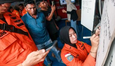 Rescuers search for over 100 people after Indonesian passenger ship sinks | Shipping News