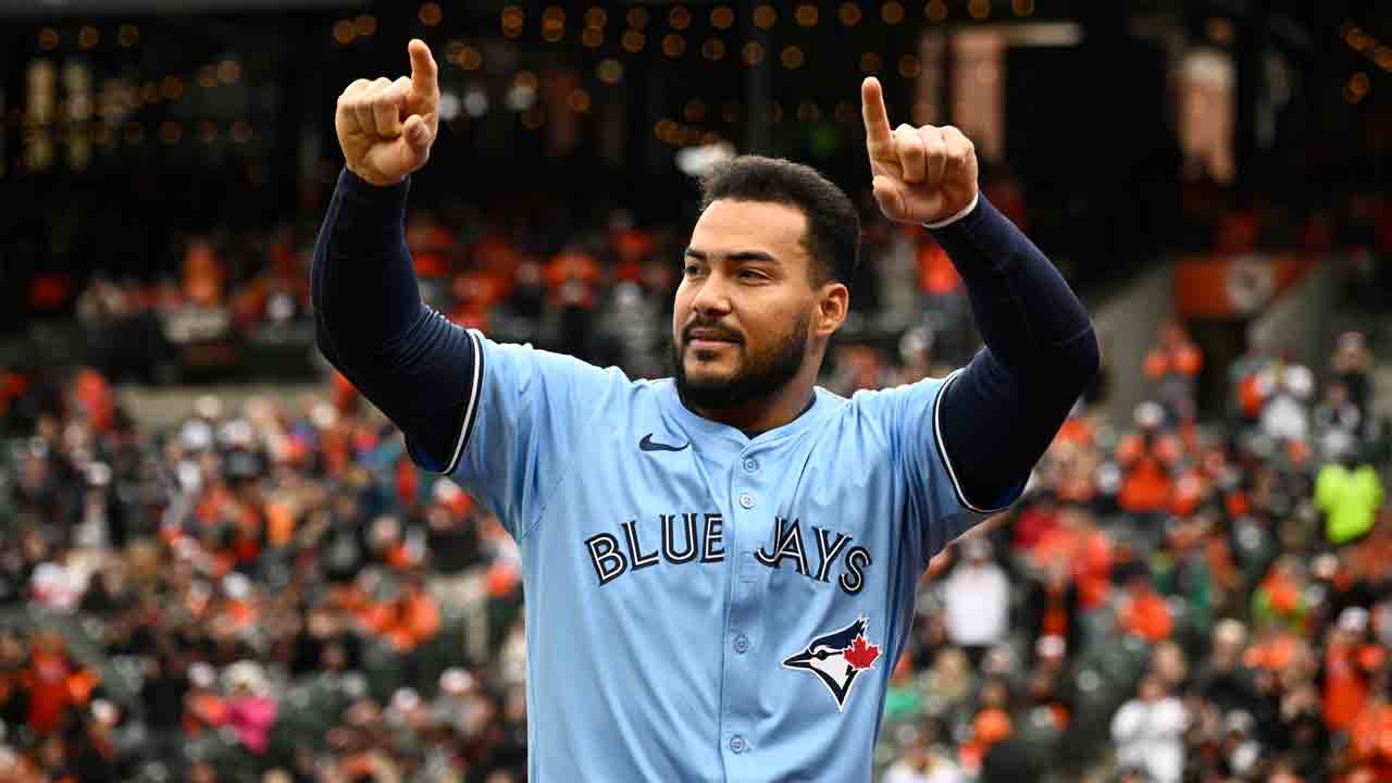 Blue Jays' Santander to begin rehab assignment with Bisons