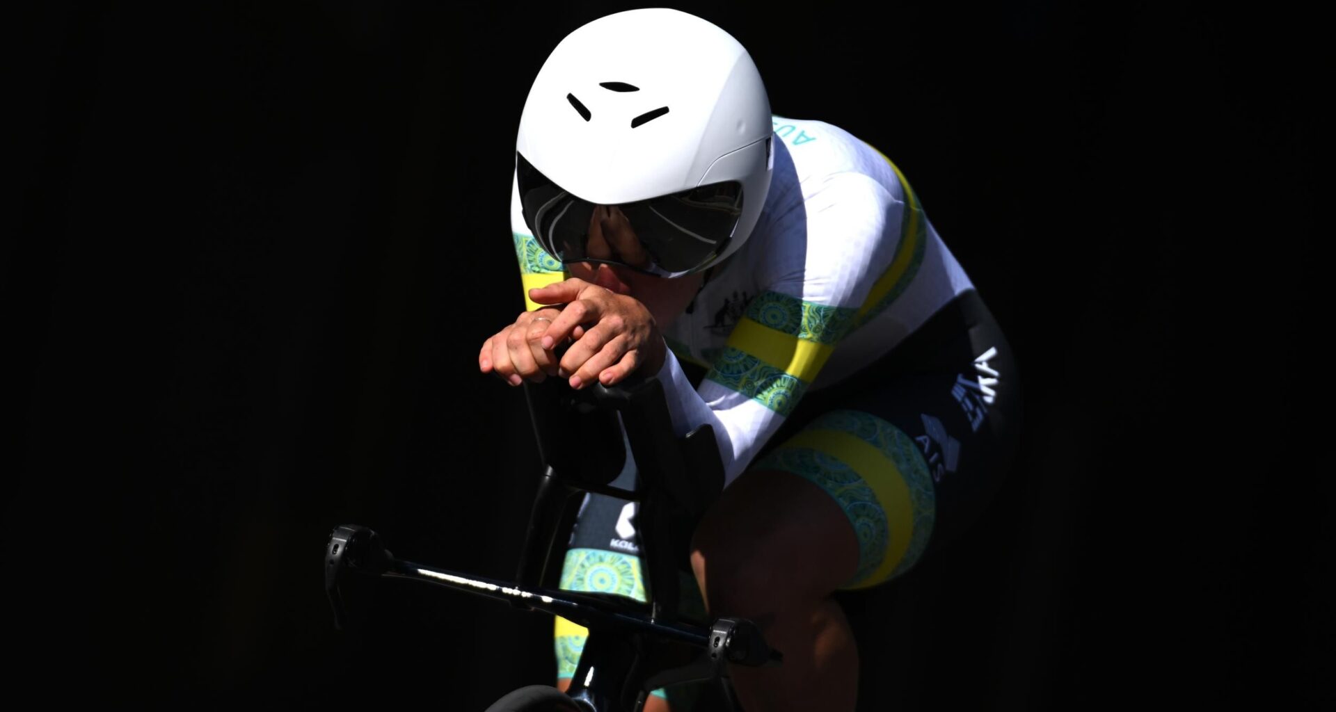 Road World Championships: Felicity Wilson-Haffenden back in rainbows with fantastically strong women's under-23 time trial ride