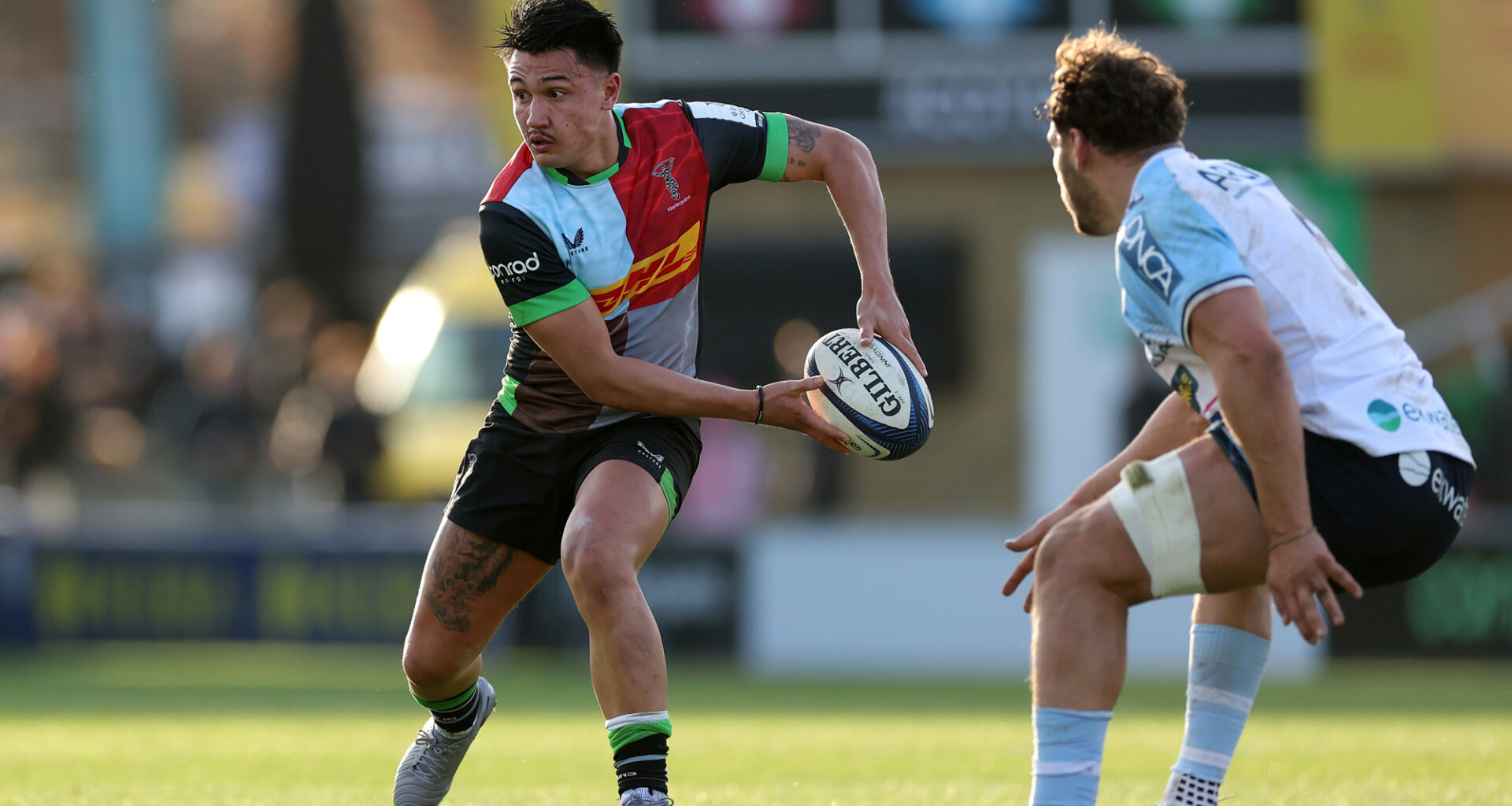 Marcus Smith of Harlequins passes the ball during the December 2025 Champions Cup match against Bayonne.