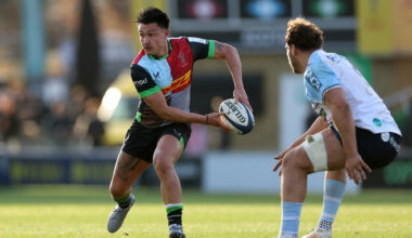 Marcus Smith of Harlequins passes the ball during the December 2025 Champions Cup match against Bayonne.
