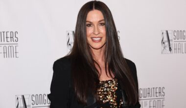 Alanis Morissette Sues Tour Manager Alleging 'Blackmail Campaign'