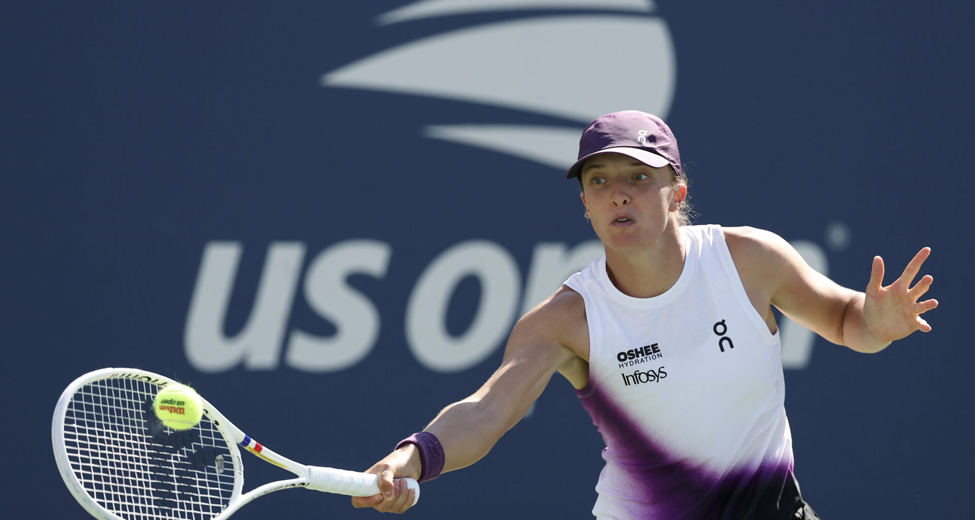 Swiatek outlasts Bouzkova in pair of tiebreaks to reach US Open Round of 16