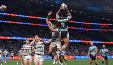 Hynes slams "embarrassing" stadium call in Sharks elimination final win