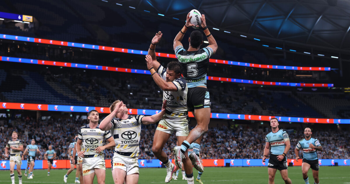 Hynes slams "embarrassing" stadium call in Sharks elimination final win