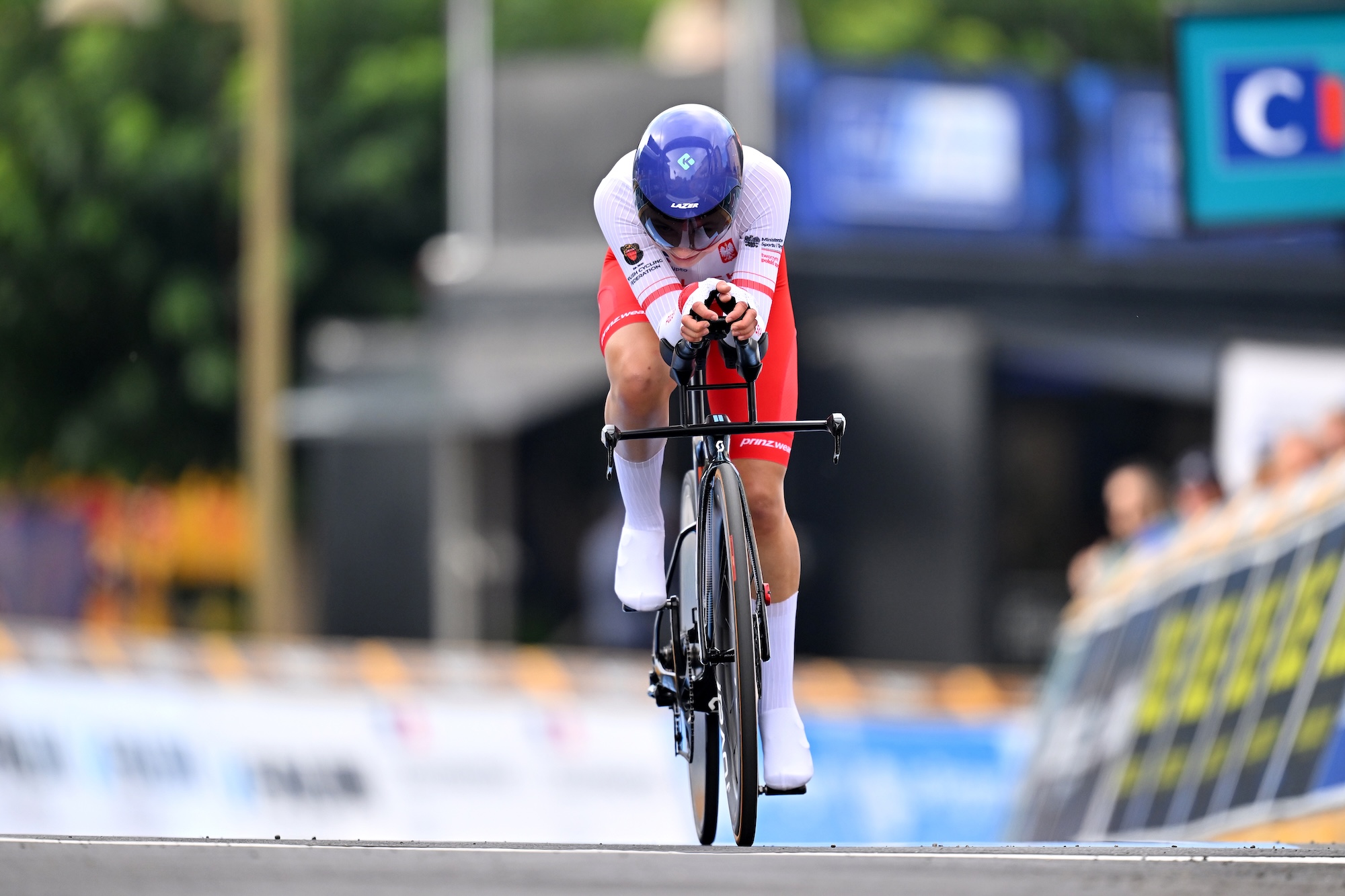 Maria Okrucinska and Team Poland crosses the finish line during the 31st UEC Road Cycling European Championships 2025