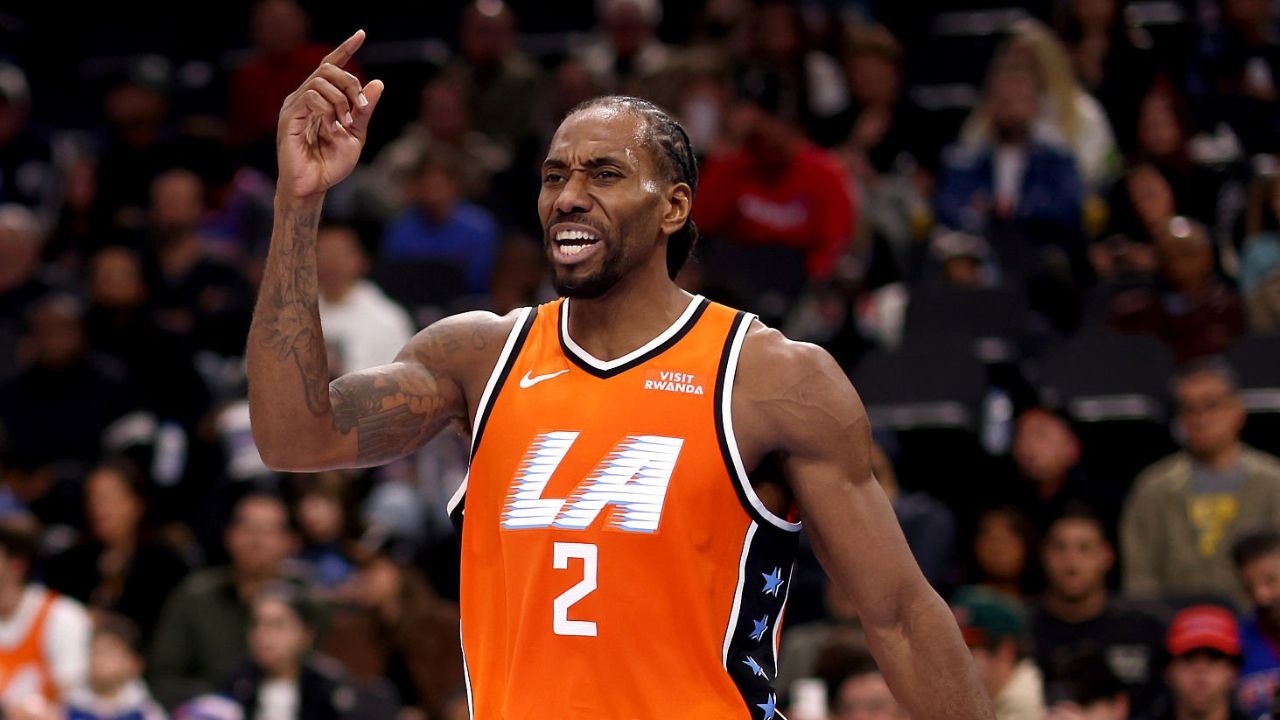 INGLEWOOD, CALIFORNIA - DECEMBER 28: Kawhi Leonard #2 of the Los Angeles Clippers calls for a review during the second quarter against the Detroit Pistons at Intuit Dome on December 28, 2025 in Inglewood, California. (Photo by Katelyn Mulcahy/Getty Images)