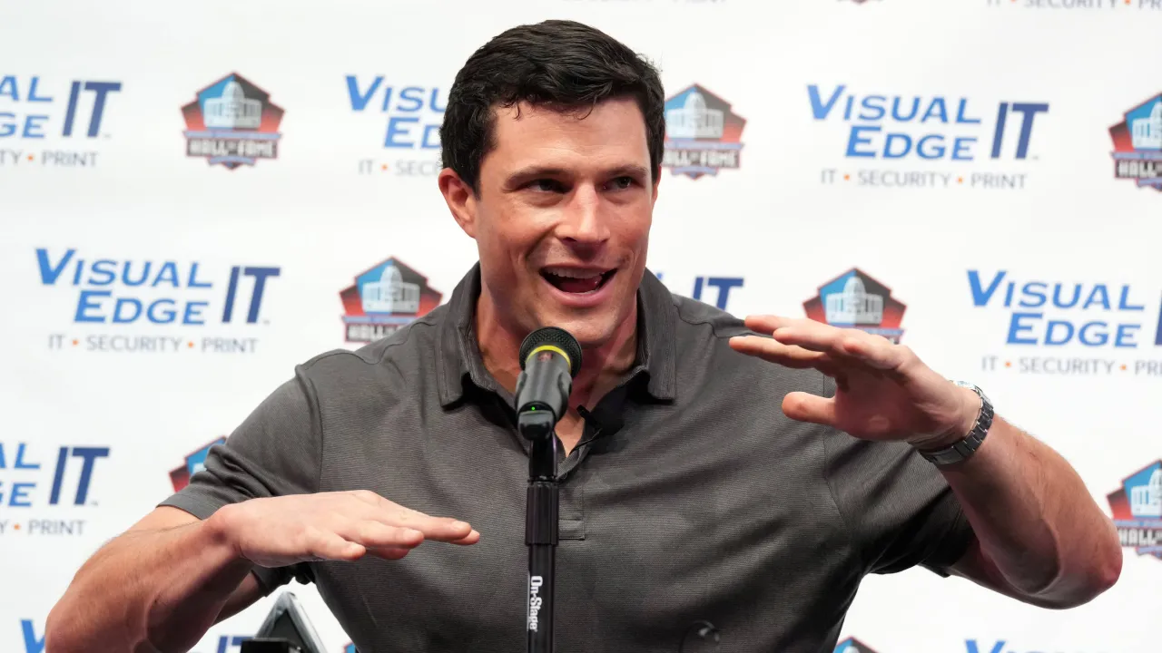 Meet 49ers vs. Rams Netflix broadcast team for NFL Australia game, from Luke Kuechly to Tom Pelissero image