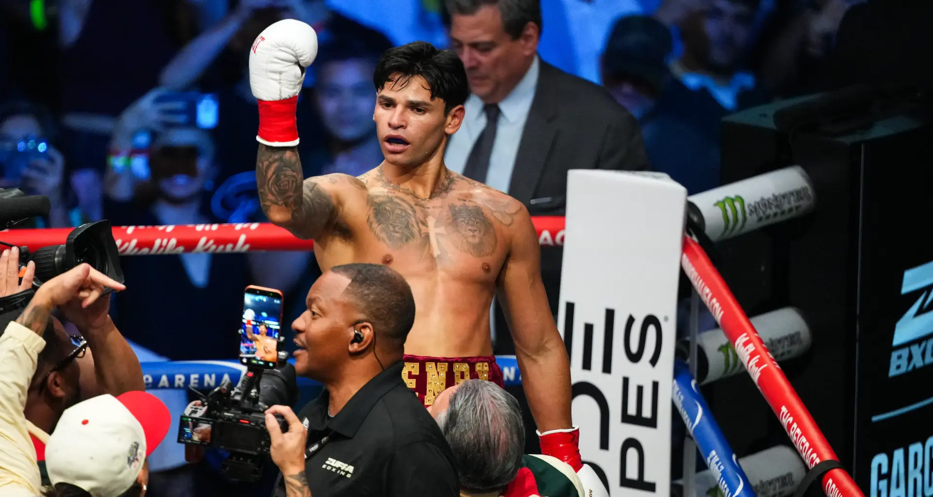 Abass Baraou BEATS Hometown Hero Santillan, Takes WBO Title