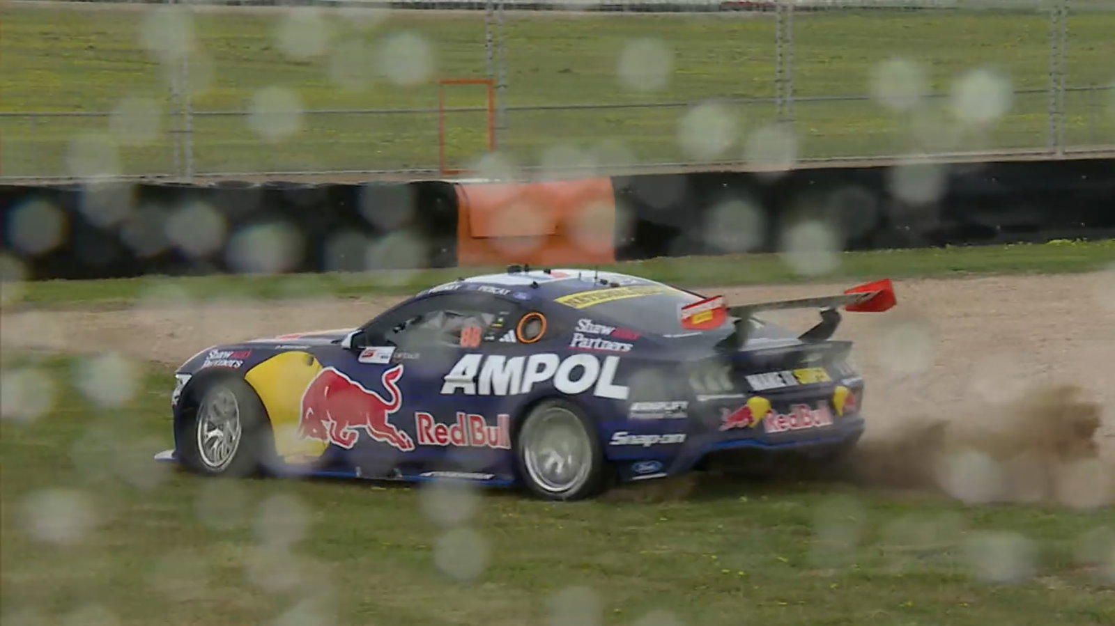 Rain wreaks havoc in Supercars warm-up at The Bend