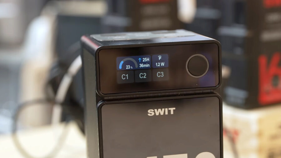 SWIT Omni 2 battery info screen