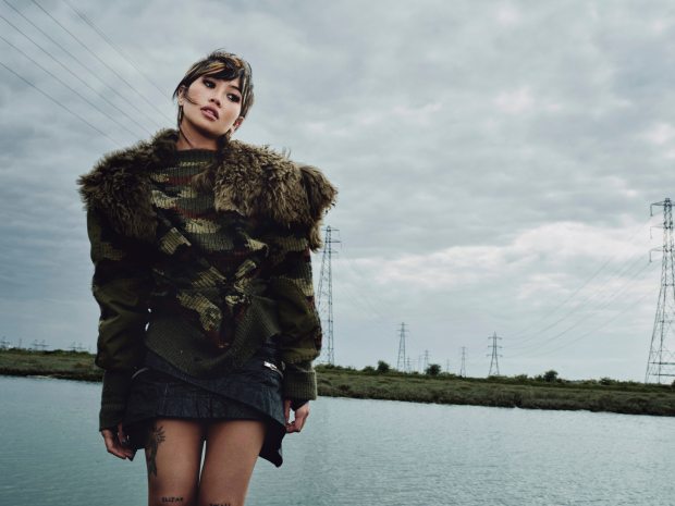 Filipino/British singer beabadoobee comes to Connecticut on her "Power Lines" tour Oct. 1 at Mohegan Sun Arena. (Erika Kamano)