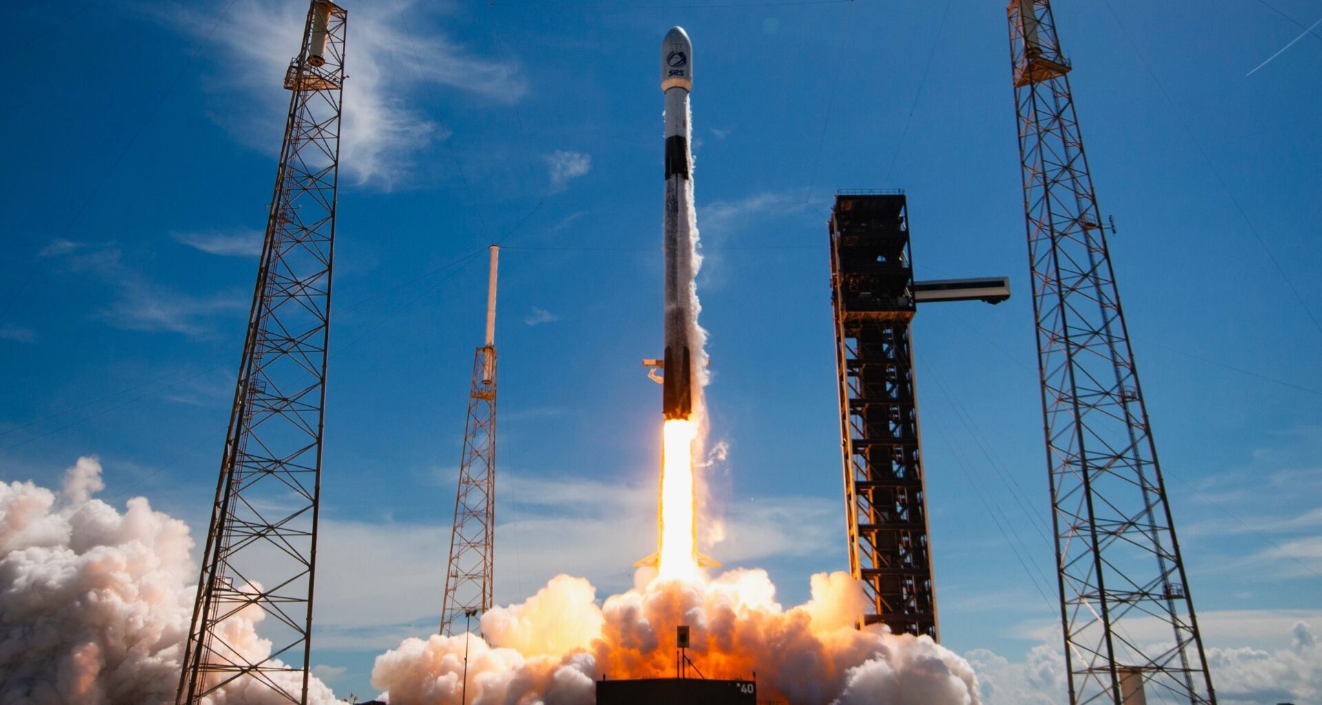 SpaceX launches 3 telecom satellites to orbit on 700th Falcon mission of all time (video)