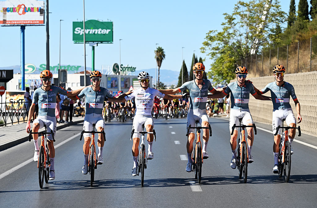 GRANADA, SPAIN - SEPTEMBER 13: A general view of Oscar Onley of Great Britain - Red Leader Jersey, Jack Haig of Australia, Lucas Hamilton of Australia, Axel Laurance of France, Carlos Rodriguez of Spain, Embret Svestad-Bardseng of Norway and Netcompany INEOS Cycling Team during the La Vuelta - 81st Tour of Spain 2026, Stage 21 a 112km stage from Granada to Granada / #UCIWT / on September 13, 2026 in Granada, Spain. (Photo by Tim de Waele/Getty Images)