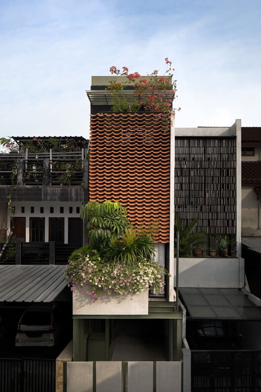 Mic(r)oLiving House / PSA Studio - Image 1 of 22