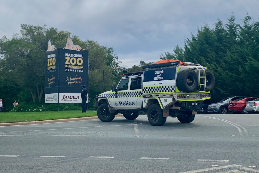A police car outside National Zoo and Aquarium.