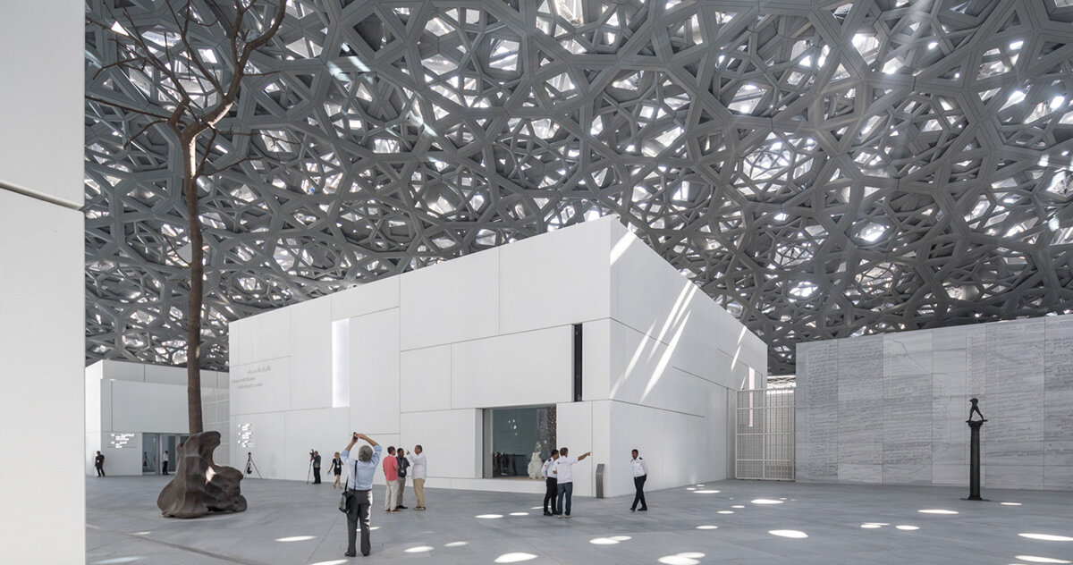 from the picturesque to the smartphone: architecture's obsession with being seen