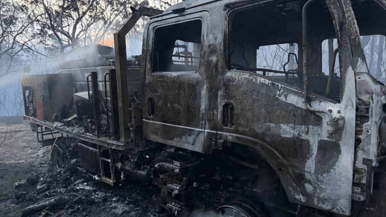 Former prime minister Tony Abbott among team of firefighters battling out of control blaze in Sydney’s south