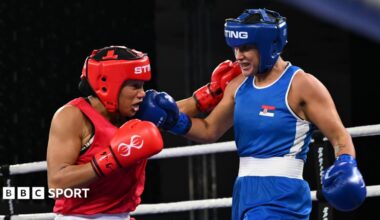 Chantelle Reid, in red, boxes Milena Matovic, in blue