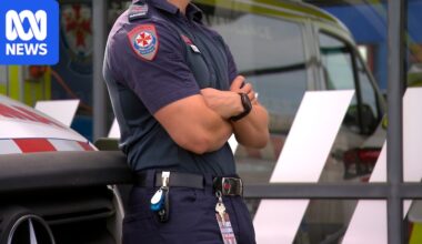 Victorian ambulance union not told paramedics to take lead on mental health call-outs