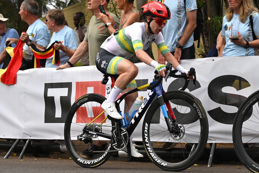 Amanda Spratt rides past a group of fans