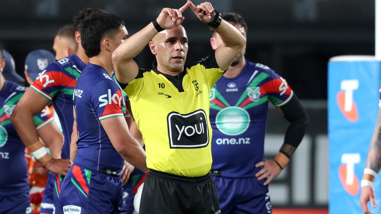 NRL 2026: Bottles thrown at ref Ashley Klein after controversy in Knights semi-final win over Warriors, Bunker decisions, video, latest news