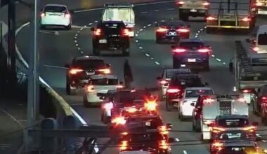 Perth traffic: Alert as pedestrian dangerously crosses peak-hour traffic on Kwinana Freeway