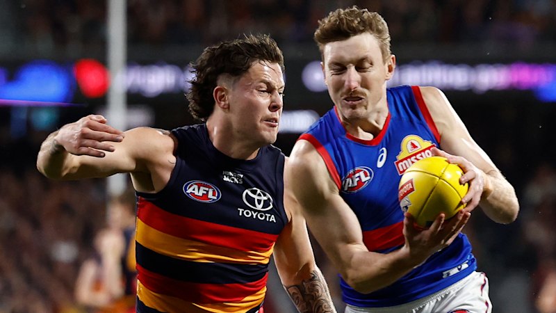 AFL LIVE: Crows fans stand for their coach as the Bulldogs’ season ends in an elimination final