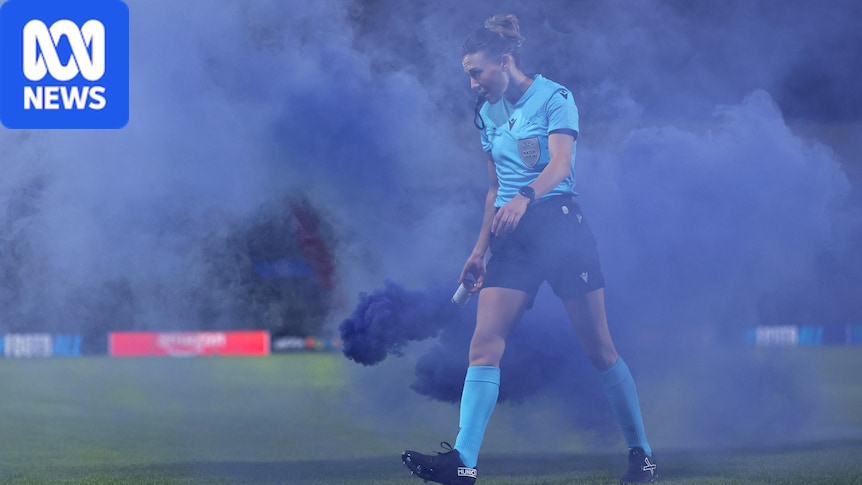 Manchester City scores Champions League goal against Bayern Munich with flare on pitch