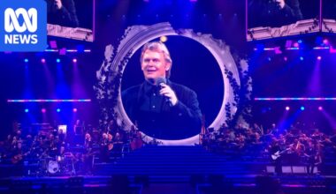 Australian and international music stars pay tribute to John Farnham in special concert