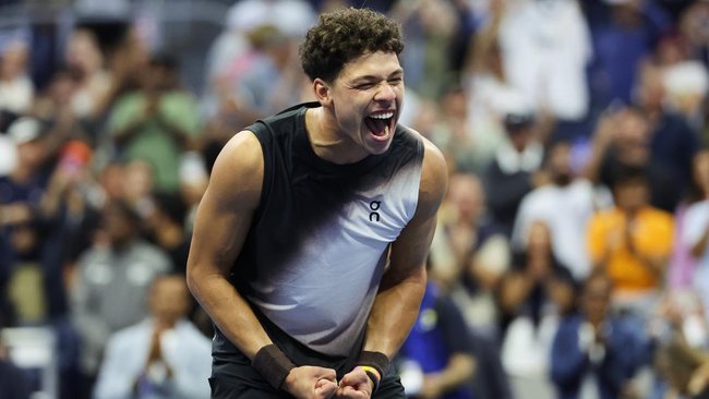 Ben Shelton has outlasted the defending US Open champion to reach the final four in New York. 