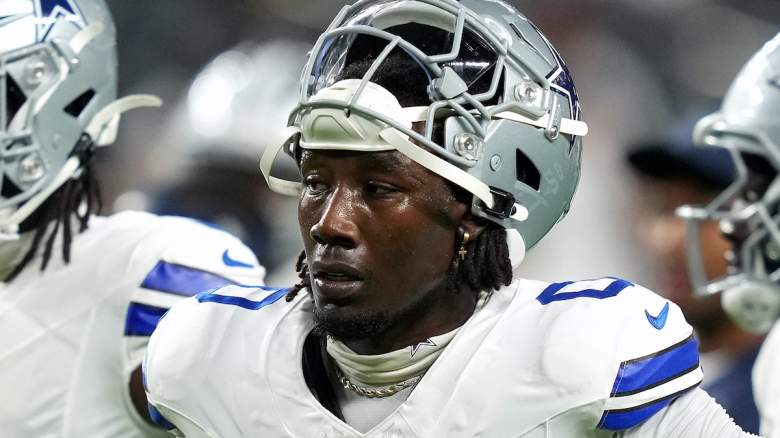 DeMarvion Overshown of the Dallas Cowboys warms up before the game