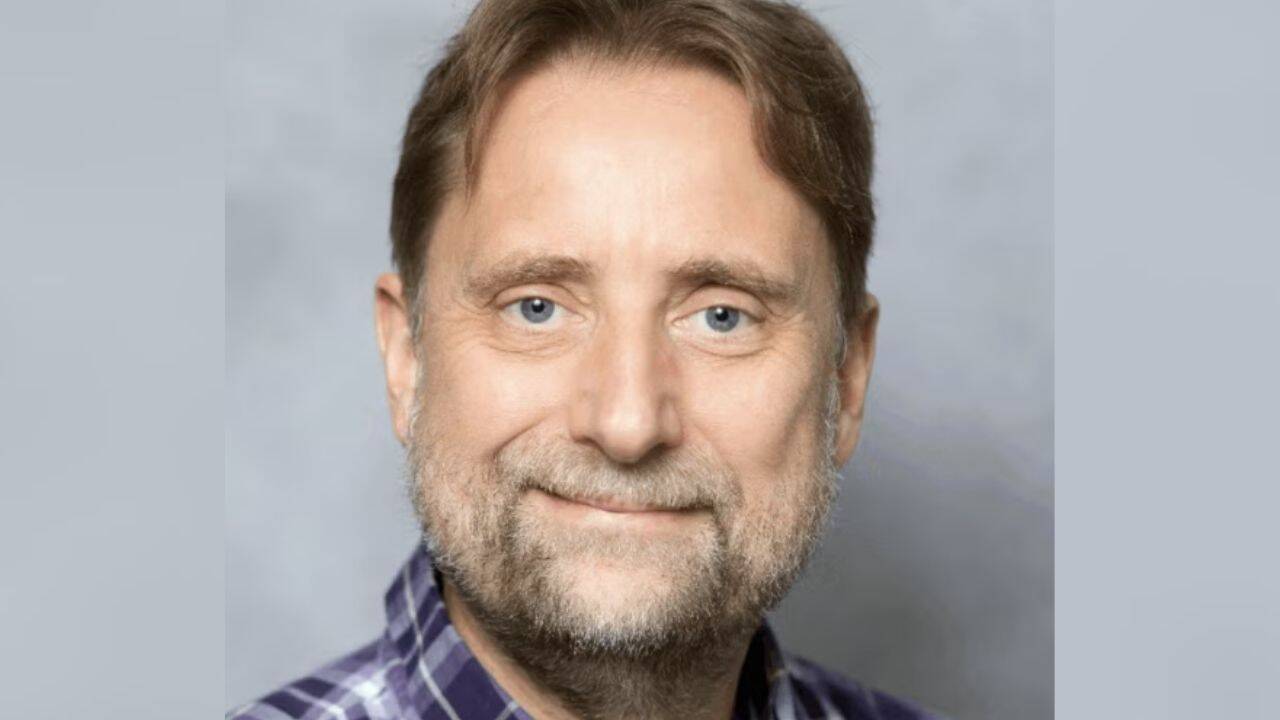 Morr's calculations showed that superconductors could potentially work like a lens, focusing quantum waves and producing high-resolution images. Dirk Morr