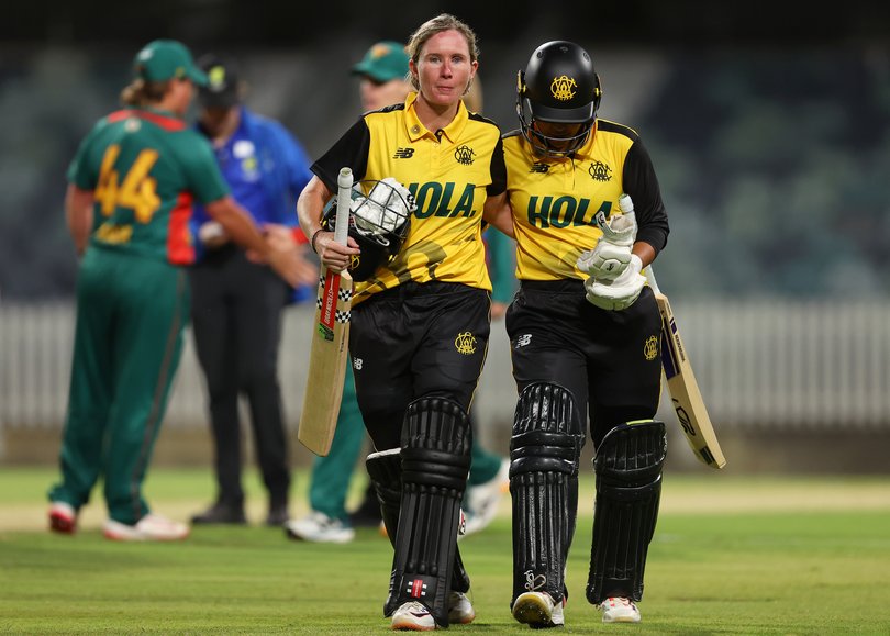 Mooney and King combined for an unbeaten 108-run seventh-wicket partnership.
