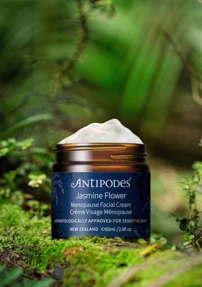 The natural moisturiser combines oat avenanthramides, New Zealand mānuka honey and plant-based hyaluronic acid.