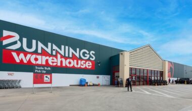 Why Aldi, Bunnings don’t use self serve check-outs as much as they used to