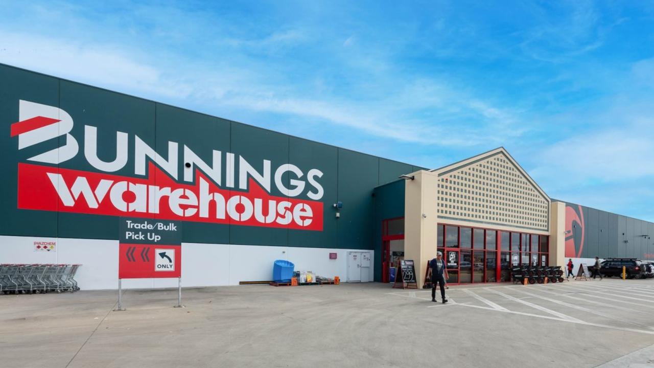 Why Aldi, Bunnings don’t use self serve check-outs as much as they used to