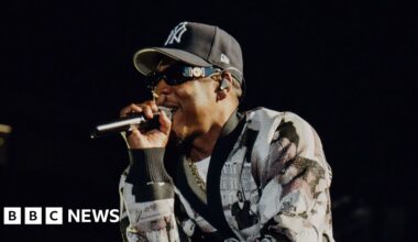 Jay-Z: Stars join US rapper at long-awaited UK show - BBC