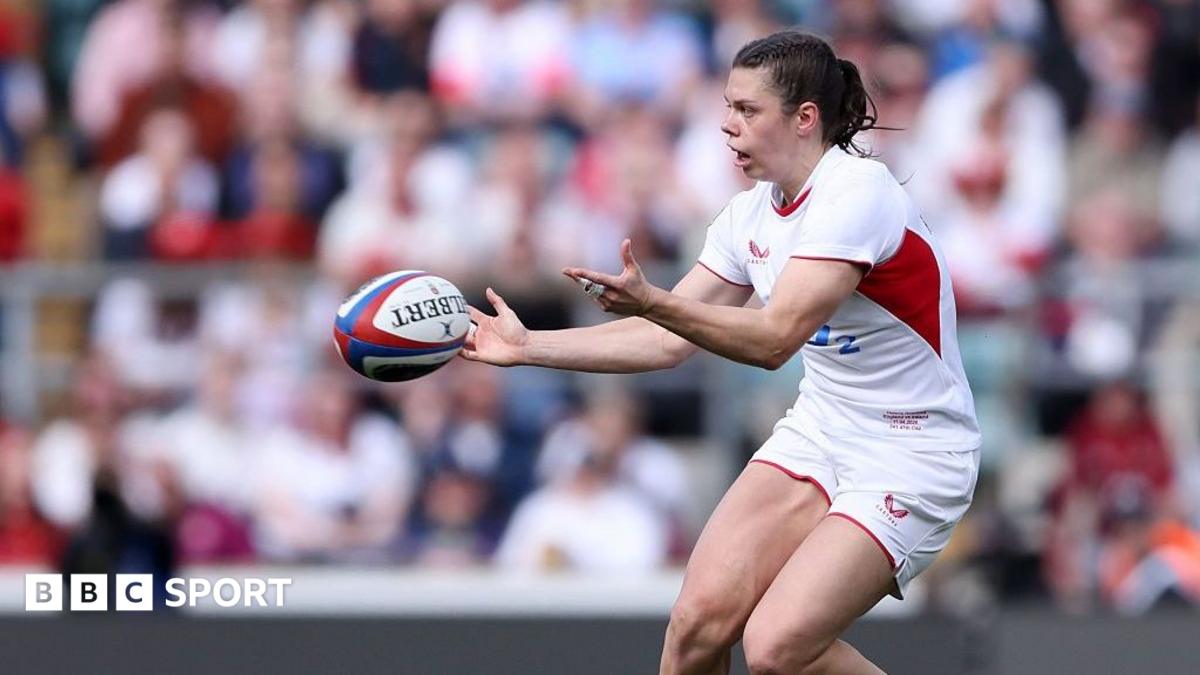 Helena Rowland throwing a rugby ball playing for England Rugby Union Womens team